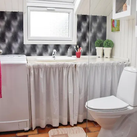 Three-bedroom In Holiday home *