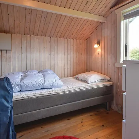 Three-bedroom In Holiday home *
